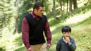 Salman Khan plus Kids plus Ice Cream Eating Challenge equals Cuteness overload!