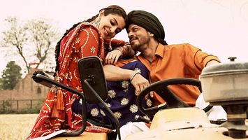 SRK in total gabru Panjabi avatar in Butterfly song from Jab Harry Met Sejal!