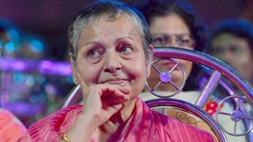 Veteran actress Rakhee returns to acting after 15 years!