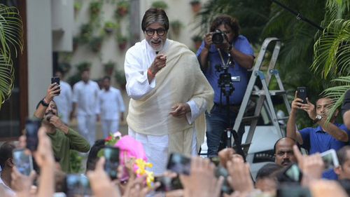 Amitabh Bachchan celebrates 102 Not Out with his fans and goes Badumbaaa!