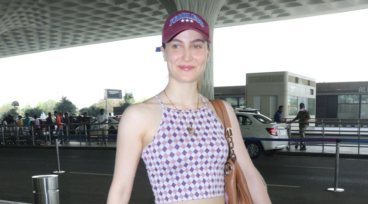 Elli Avram spotted at airport departure