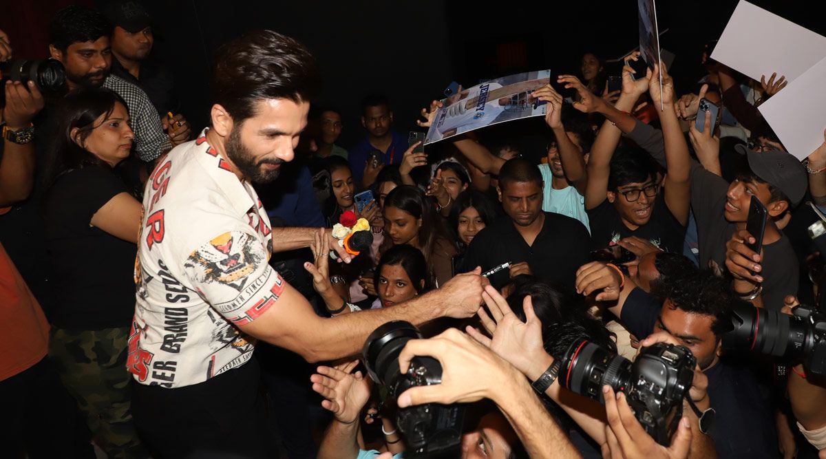 Shahid Kapoor promotes his film Jersey at NM College with his fans