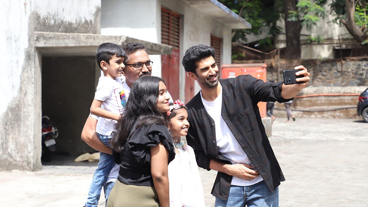 Aditya Roy Kapur spotted with fans promoting Om