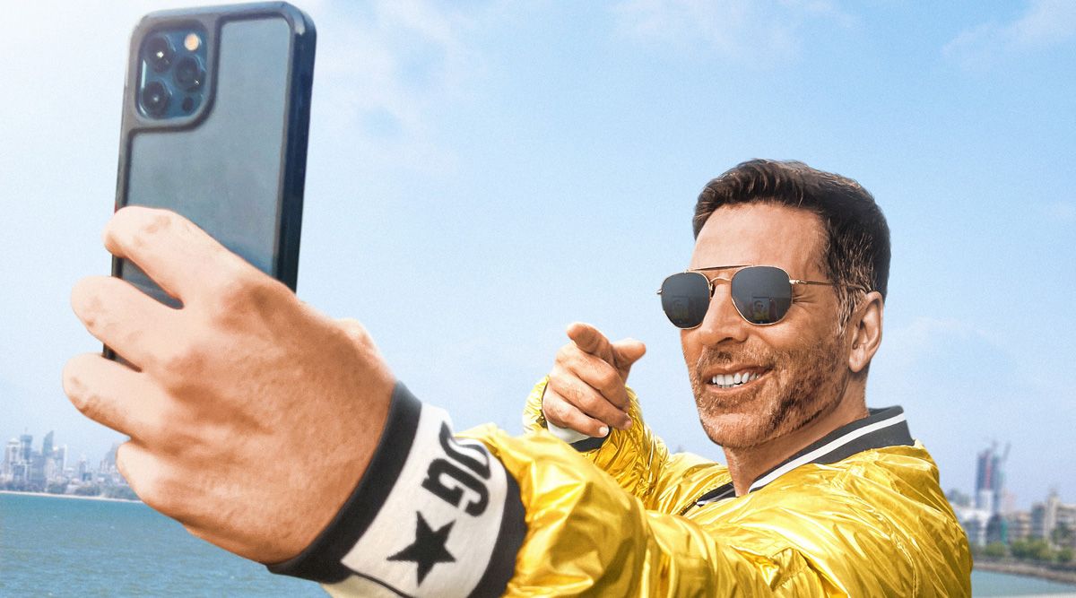 Akshay Kumar takes a ‘Selfiee’ on Marine Lines