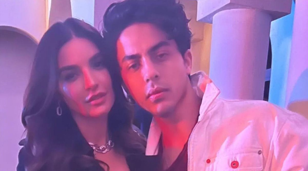 Pakistani actress loses calm and responds to the viral photo with Aryan Khan, Amid dating rumours!