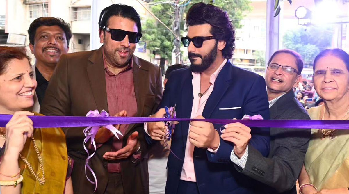 Arjun Kapoor Steals The Spotlight As He INAUGURATES PNG Jewellers' Dazzling New Store! (View Post)