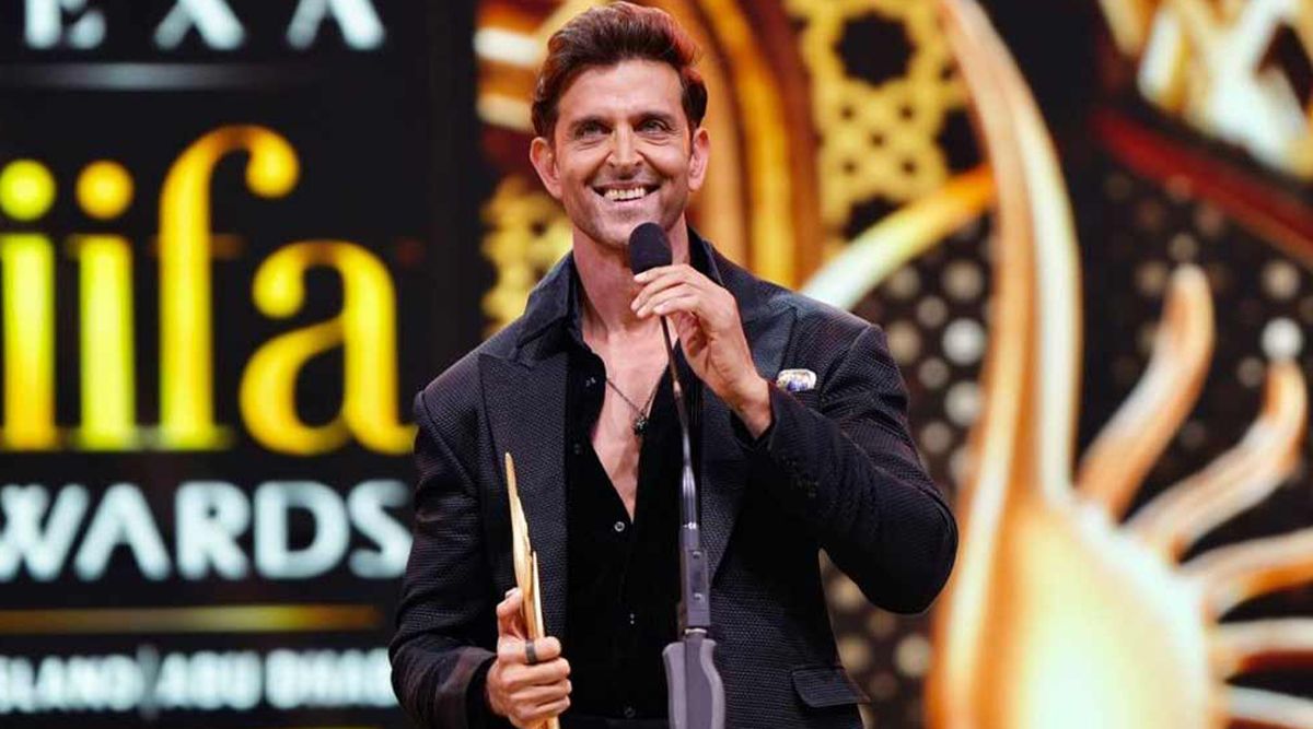 IIFA 2023: Hrithik Roshan Cannot STOP GIGGLING As Paps Shout And Call Him The 'Greek God Of Bollywood' (Watch Video)