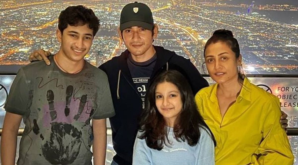While returning from vacation, Mahesh babu and his family get spotted at the Hyderabad airport