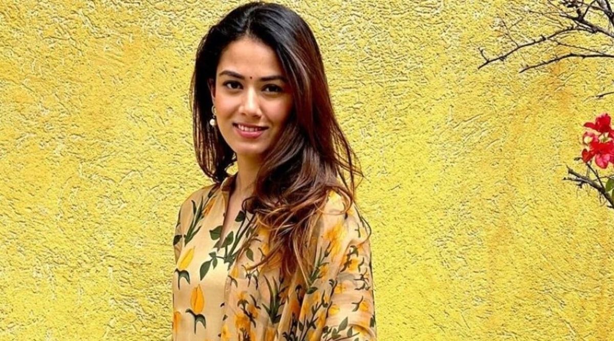 Mira Kapoor's airy kurta set with bold patterns is a must-have for all working mothers