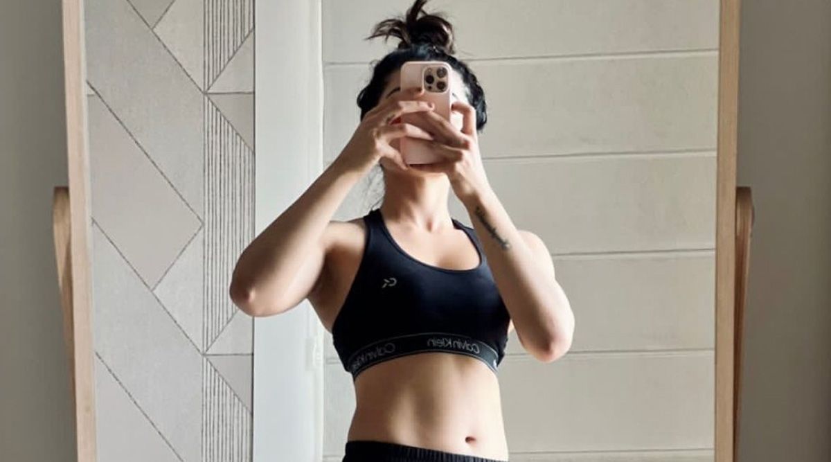 Rashmika Mandanna aces mirror selfie game; posts picture after a workout