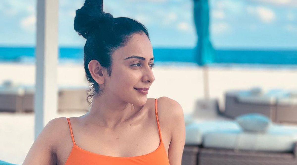 Rakul Preet posted her pictures setting the fire from the Maldives