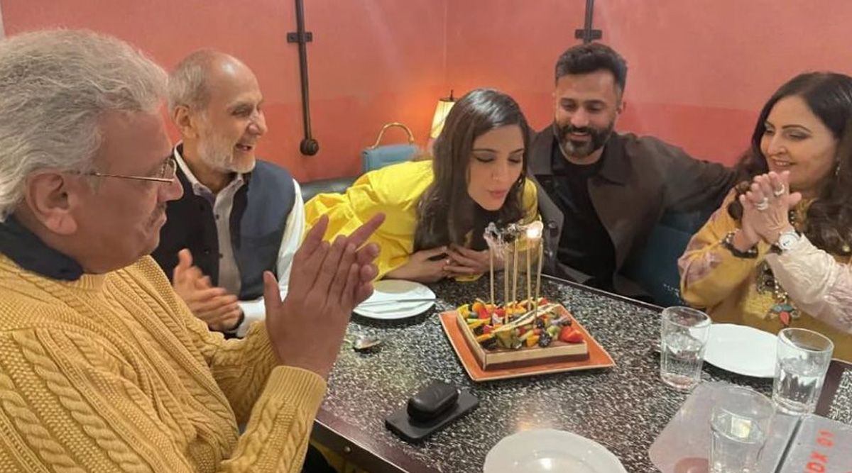 Sonam Kapoor and Anand Ahuja cut cake with their families as they celebrate four years of marriage