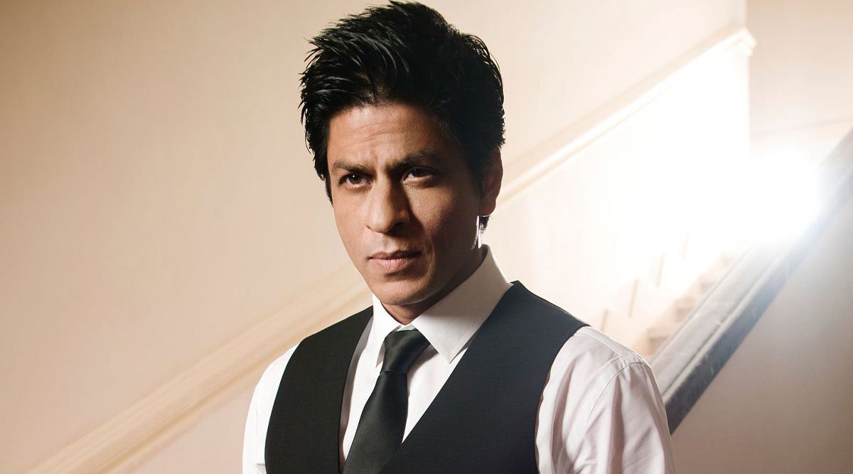 Shah Rukh Khan rang in the New Year, at his Alibaug bungalow with family; Watch out PICS!