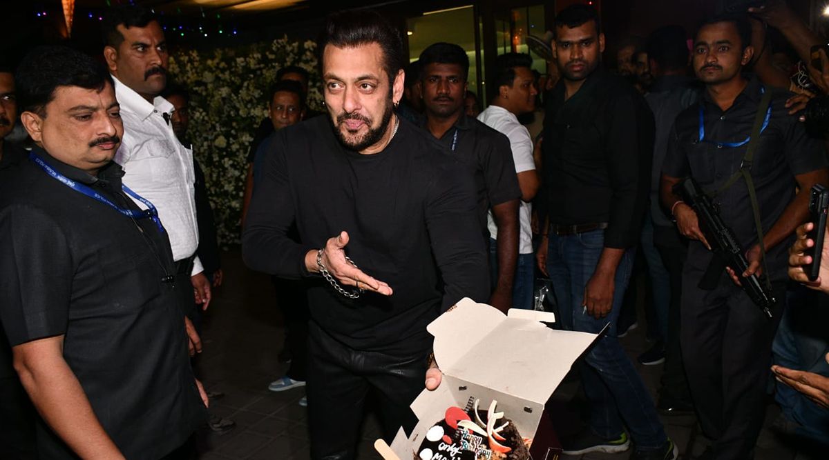 Salman Khan Grand 57th Birthday Celebration | Cake Cutting