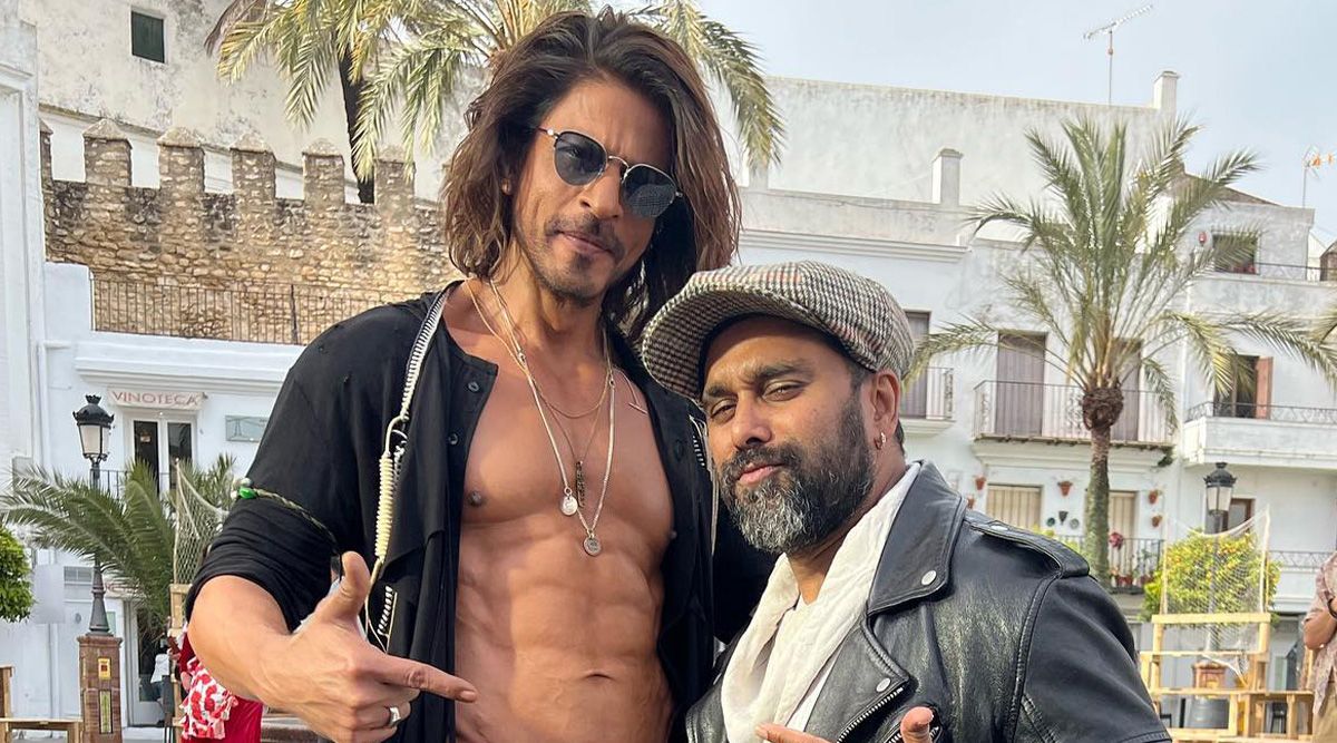 Jhoome Jo Pathaan: SRK shows off killer abs in BTS pic, netizens say 'you can do better'