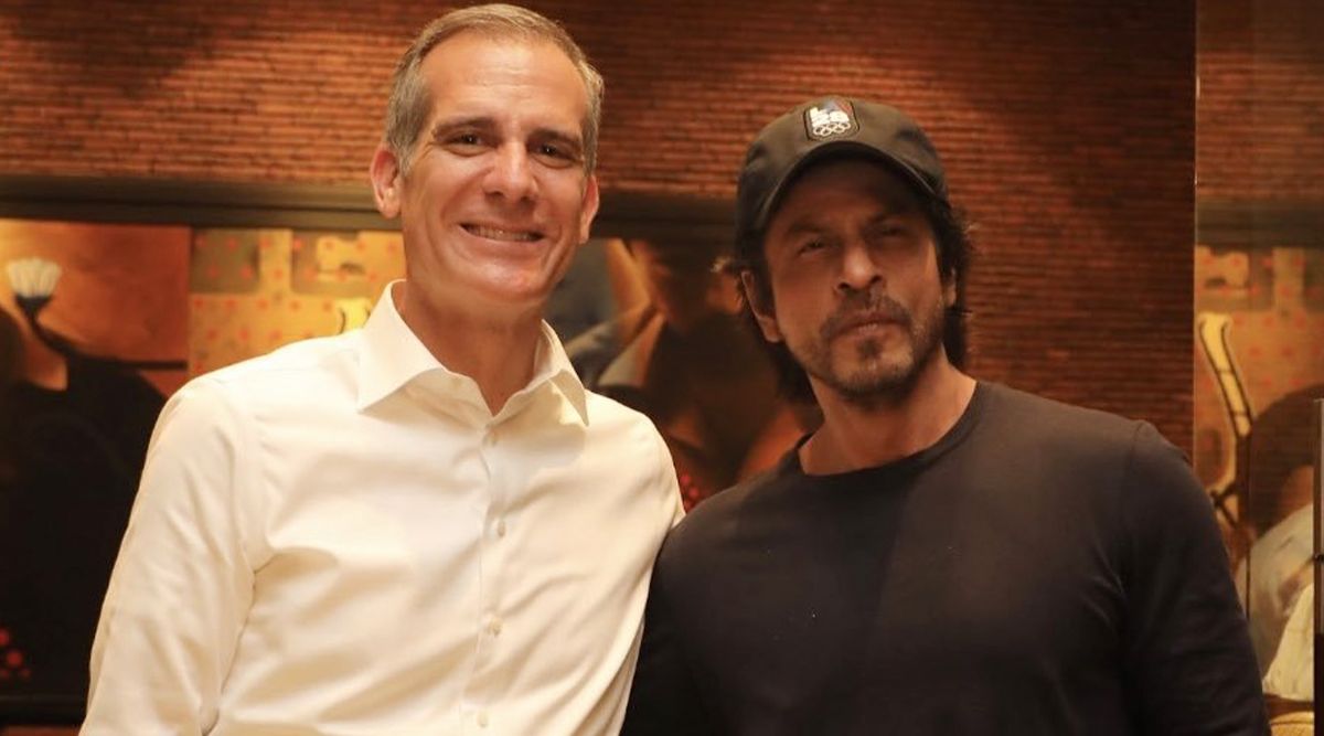 Shah Rukh Khan Embarrassed Multiple Times At The US Immigration, Hosting US Ambassador Eric Garcetti At Mannat Speaks Volumes Of His Humble Personality (View Pic) 