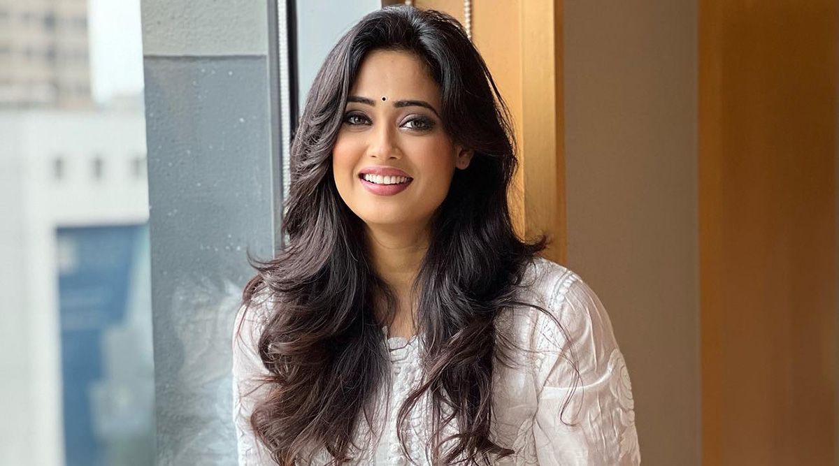 TV star Shweta Tiwari is a total bookworm; Here’s what the actress REVEALED!