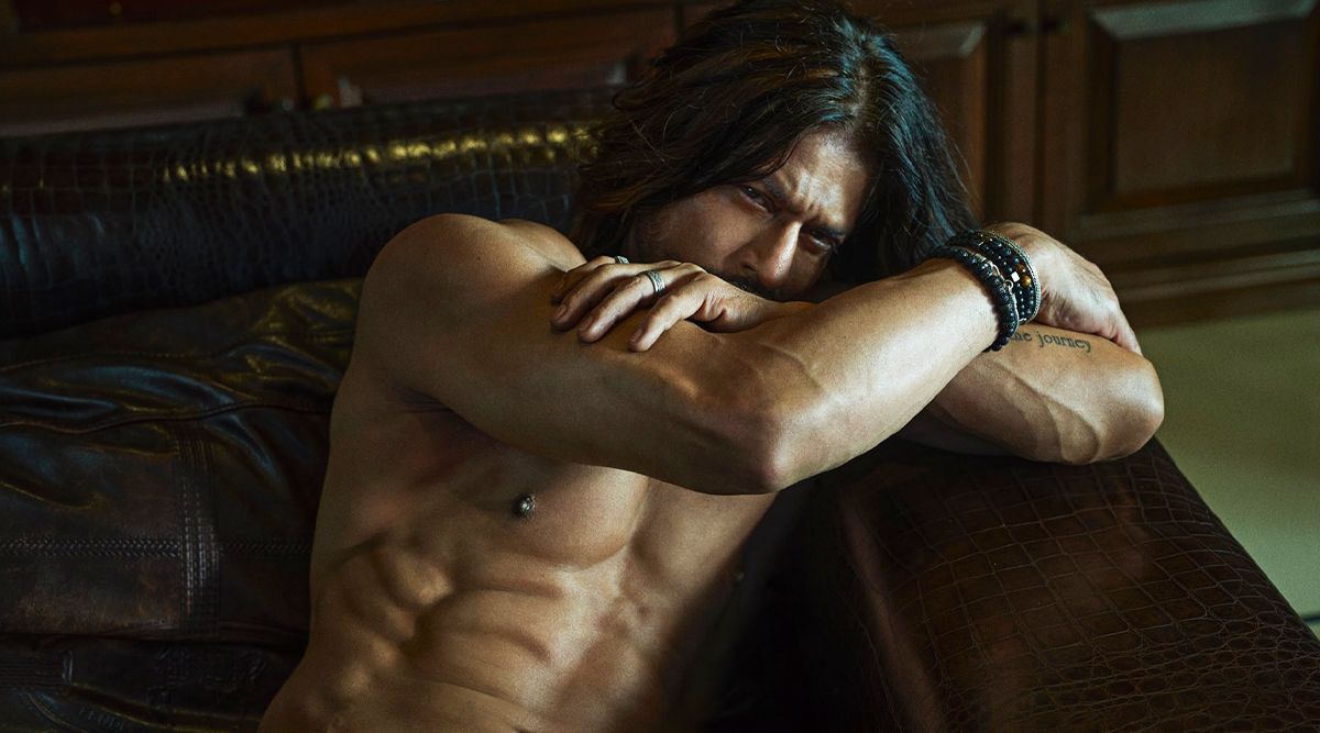 Shah Rukh Khan shares a smoking hot shirtless picture flexing his abs on Instagram; pens ‘Waiting for Pathaan’