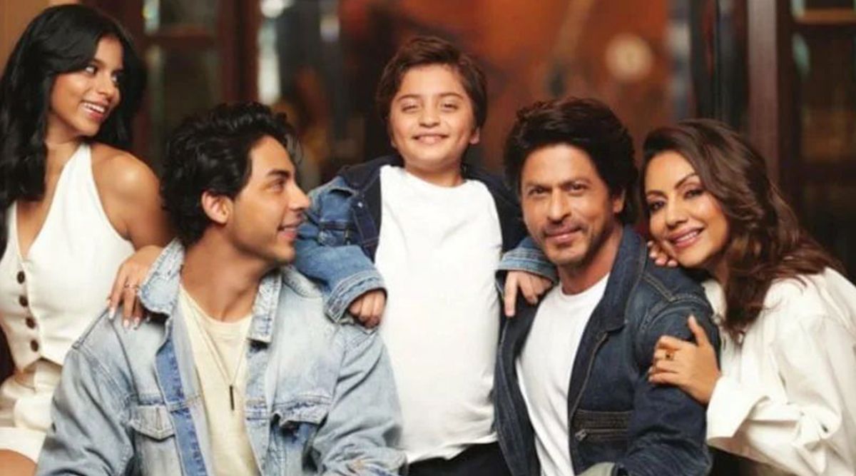CANDID CLICKS: UNSEEN PICTURES Of Shah Rukh Khan With Family Go Viral On The Internet! (View Pics)