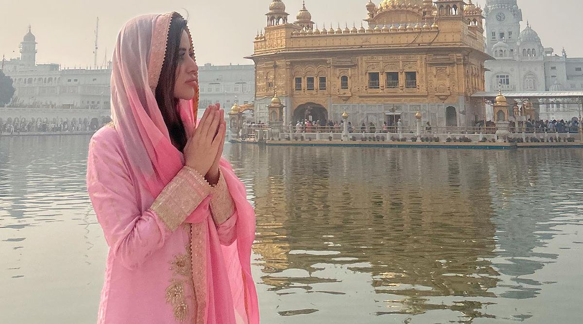 Urfi Javed Looks Gorgeous As She Visits Golden Temple, Fans Shower Love