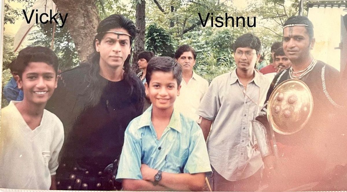 Throwback Thursday: Vicky Kaushal and his brother Sunny posed with Shah Rukh Khan on the sets of Asoka in Class 8