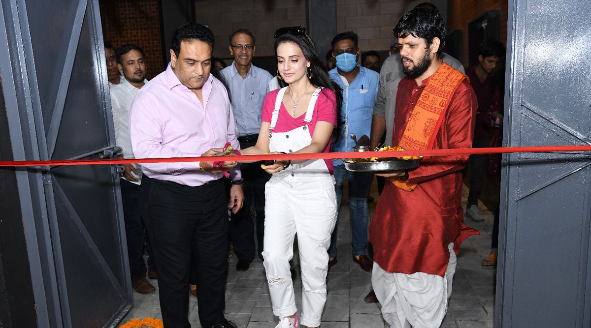 Ameesha Patel commemorates the inauguration ceremony for Akaish Studio in Goregaon, Mumbai