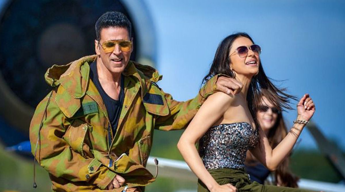 Akshay Kumar and Rakul Preet Singh end the monsoons blues with a swoon-worthy song ‘Saathiya’; FIlm ‘Cuttputlli’ drops a new song