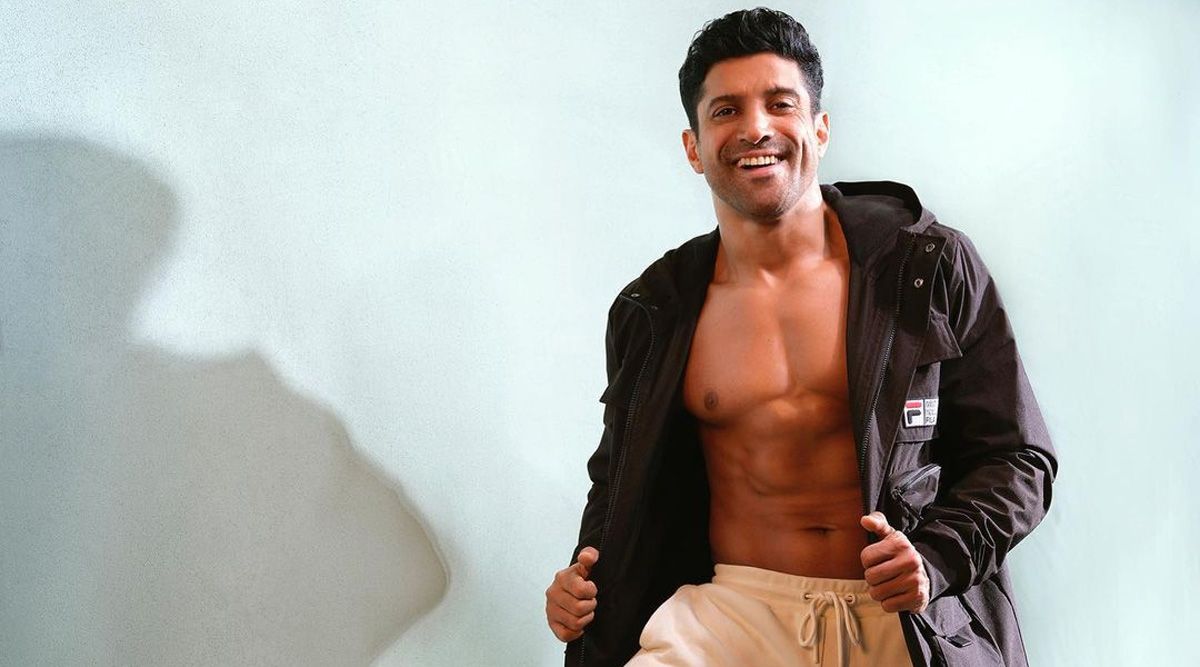 Farhan Akhtar flaunts his shirtless body; Shibani Dandekar shares a sweet reaction