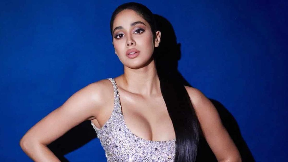 Janhvi Kapoor's SCARY Paparazzi Encounter; Watch Her Unexpected Reaction! (Watch Video)