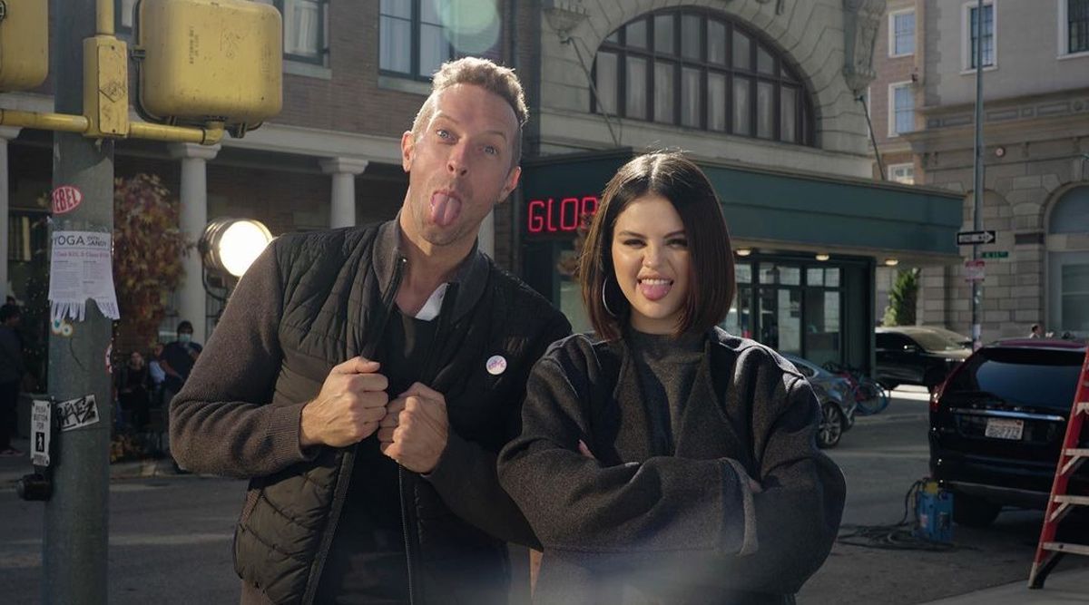 Selena Gomez Let Somebody Go featuring Chris Martin out now!