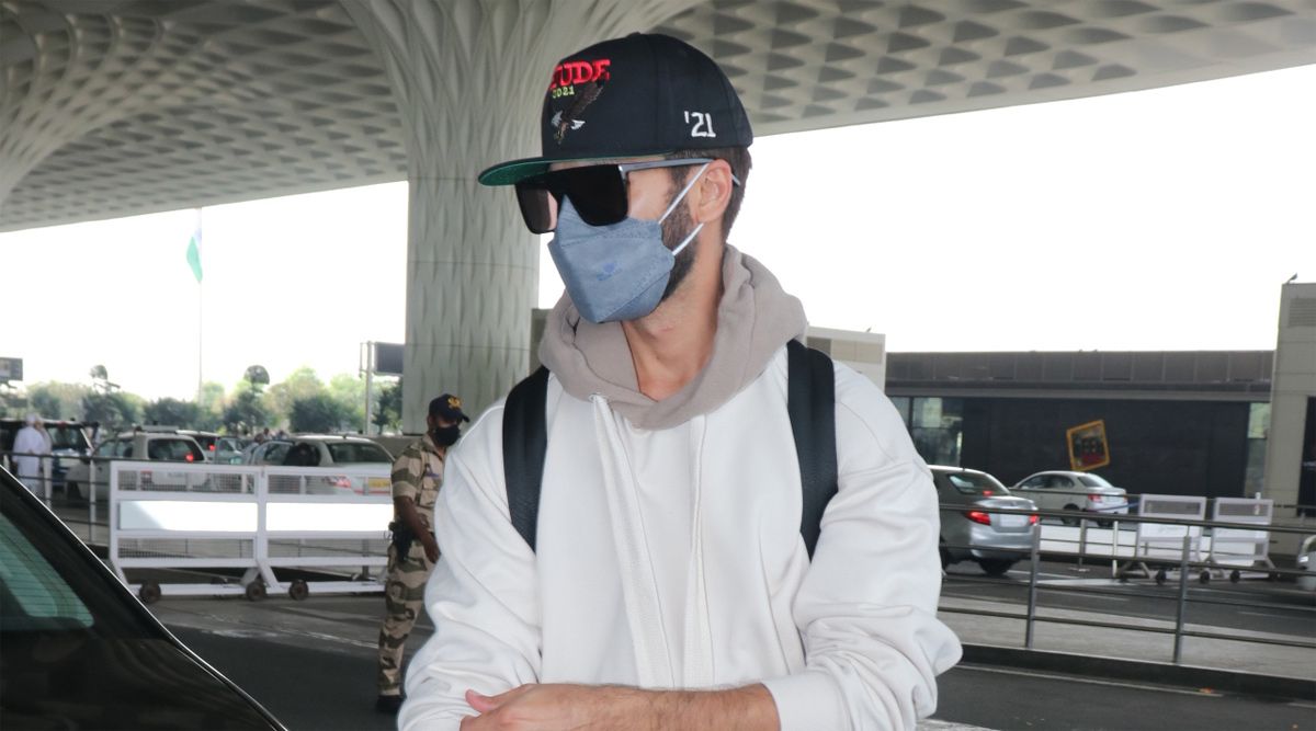 Shahid Kapoor spotted at the airport all masked-up!