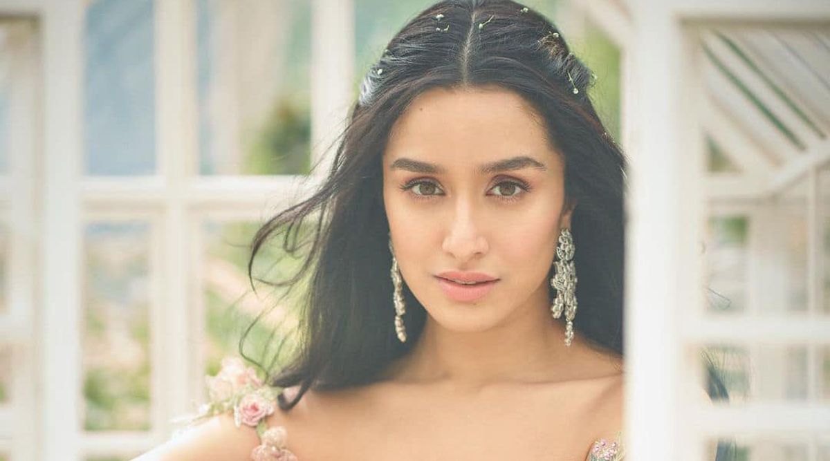 Shraddha Kapoor responds to rumours of her breakup with Rohan Shrestha saying, "Aur Sunao"