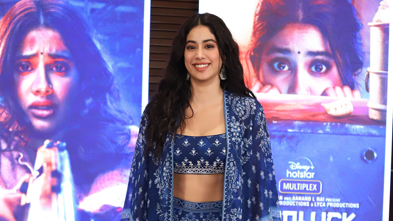 Janhvi Kapoor spotted at Juhu in Mumbai