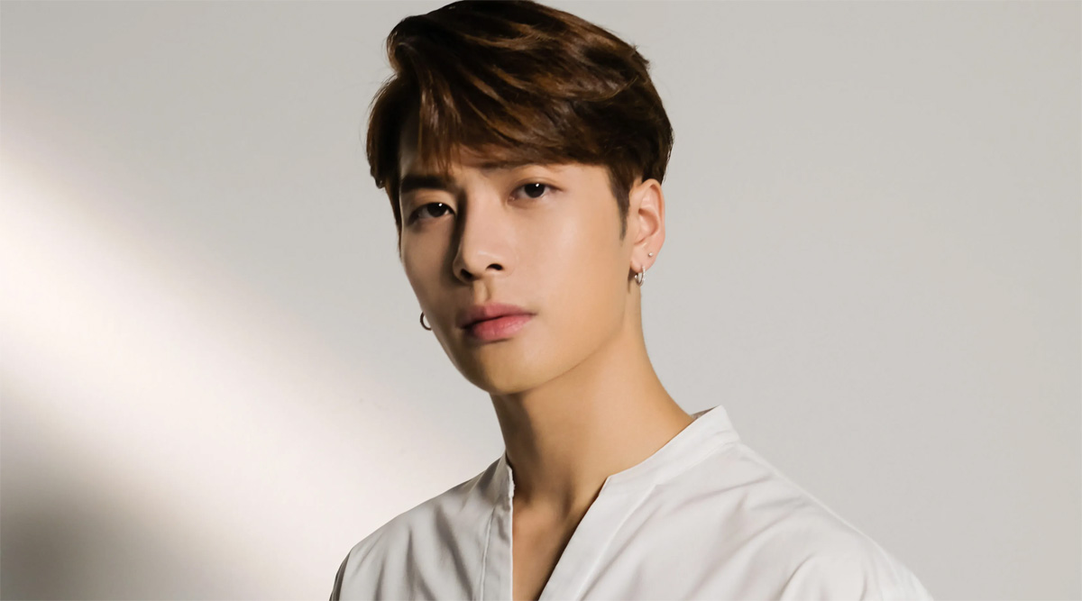 Jackson Wang is in India; Fans greeted him with namaste at and are eagerly awaiting for the performance; Watch!