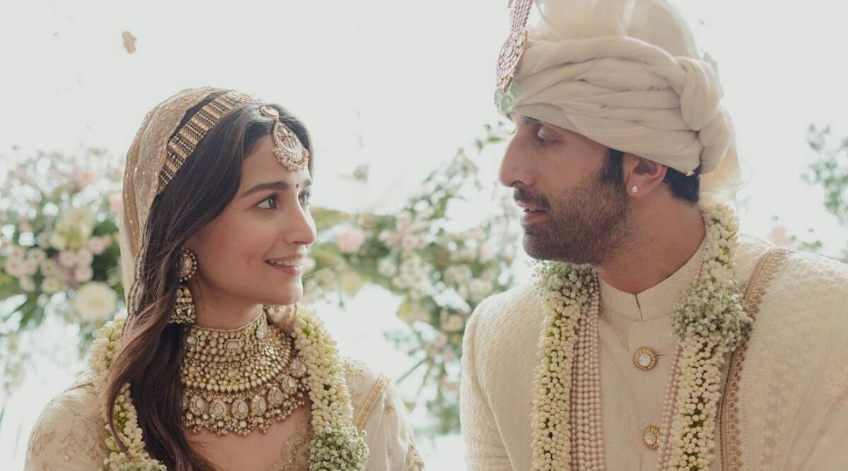 We finally get to see the first picture of Ranbir Kapoor and Alia Bhatt which was taken by Sanjay Bhansali on the sets of Black