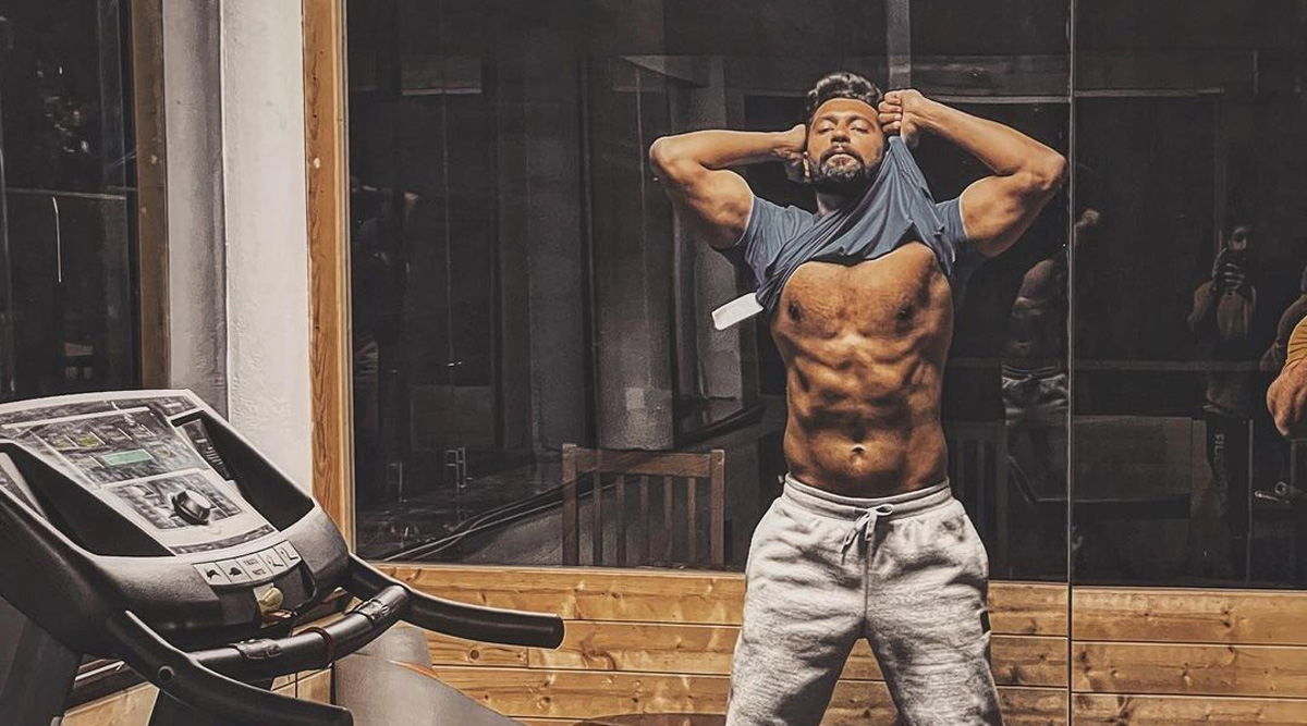 Vicky Kaushal was seen flexing his chiseled abs in one of his Instagram pics